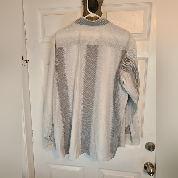 (666) Axcess by Liz Claiborne Men's Dress Shirt, Size: XL Color Grey/White - Picture 8 of 10